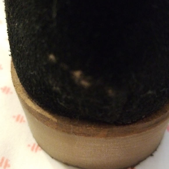 Lucky brand black suede booties.  Size 5 5 EUC - Picture 3 of 5